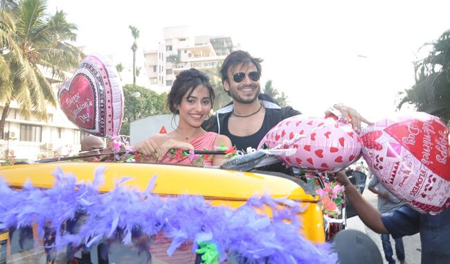 'जयंताभाई' ने सड़कों पर बिखेरा प्यार | फर्स्ट लुक