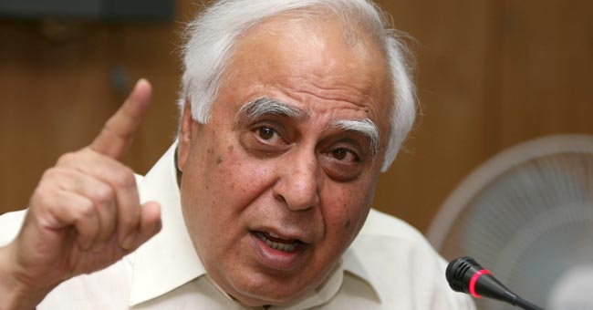 27 फरवरी 2013: तस्‍वीरों में दिनभर की अहम खबरें