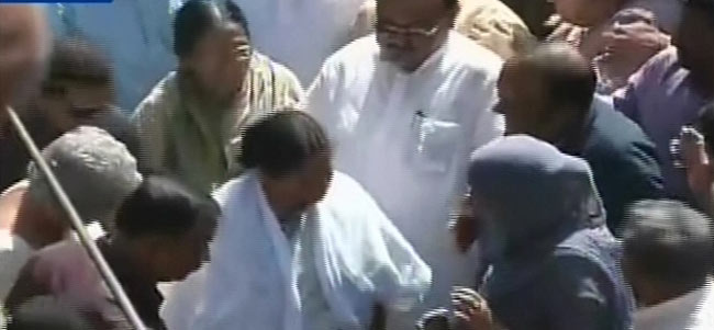 कोलकाताः मार्केट में लगी भयंकर आग, 19 की मौत | पढ़ें