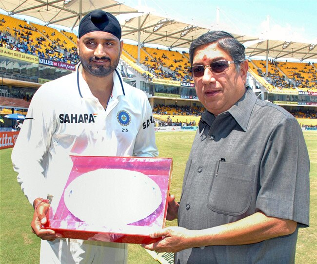 1st Test: क्लार्क के शतक के बाद सचिन का कमाल