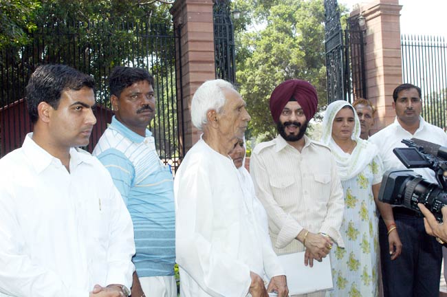 ...और अफजल गुरु को मिली मौत