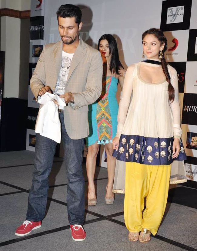 बॉलीवुड में बढ़ती जा रही है 'मर्डर-3' की धमक...| फर्स्‍ट लुक