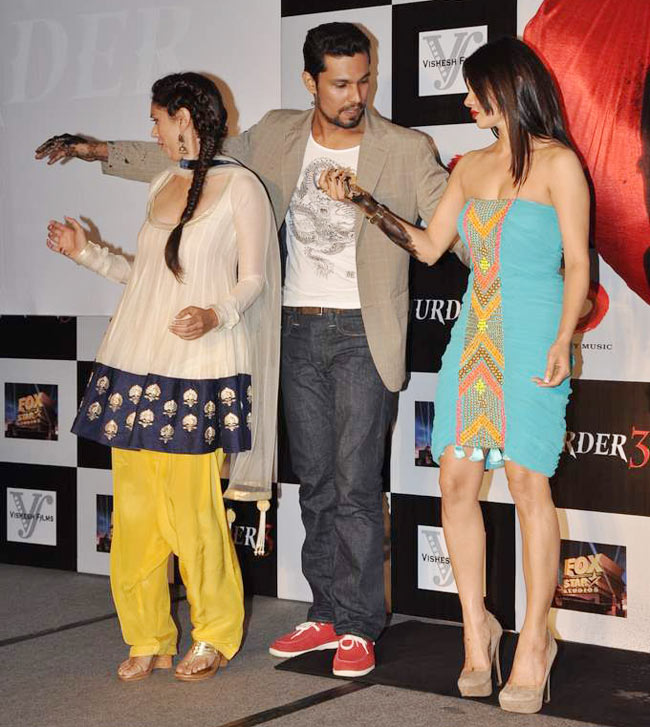 बॉलीवुड में बढ़ती जा रही है 'मर्डर-3' की धमक...| फर्स्‍ट लुक