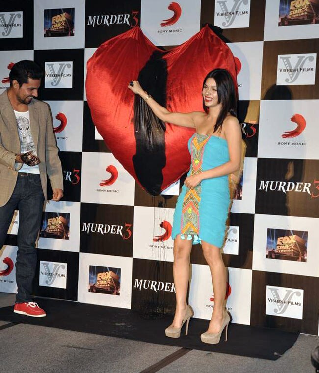 बॉलीवुड में बढ़ती जा रही है 'मर्डर-3' की धमक...| फर्स्‍ट लुक