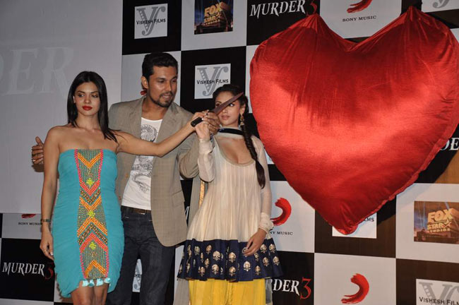 बॉलीवुड में बढ़ती जा रही है 'मर्डर-3' की धमक...| फर्स्‍ट लुक