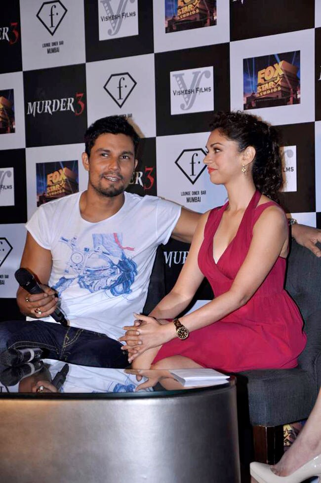 'मर्डर 3' के प्रमोशन में जुटे सितारे | ग्लैमर का तड़का