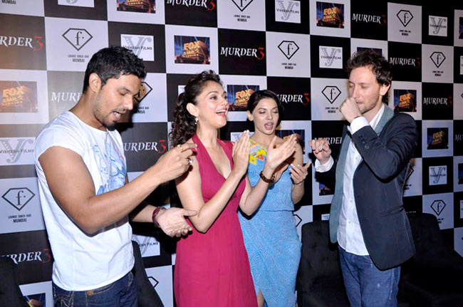 'मर्डर 3' के प्रमोशन में जुटे सितारे | ग्लैमर का तड़का