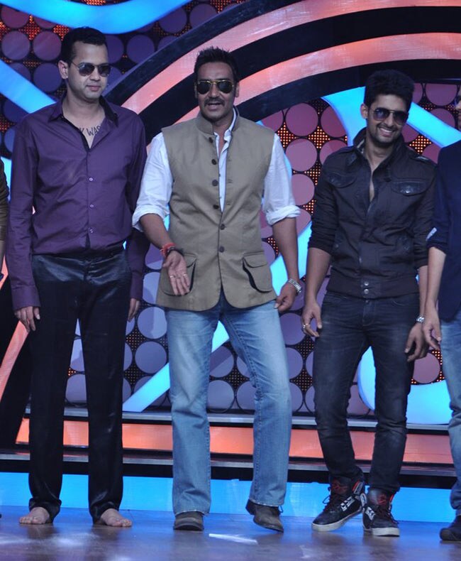 'नच बलिए' में दिखी अक्षय, काजल और अजय की तिकड़ी