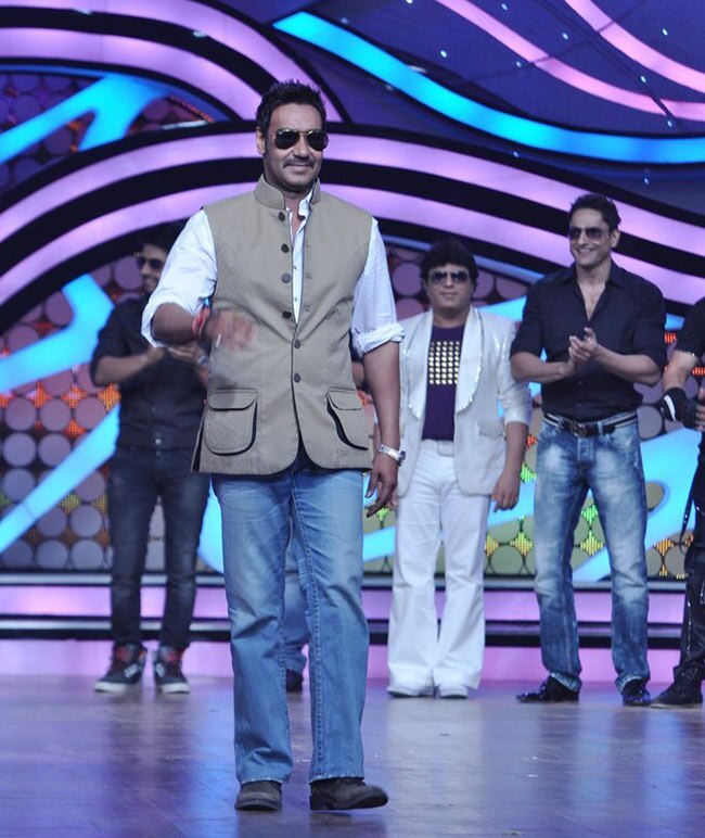 'नच बलिए' में दिखी अक्षय, काजल और अजय की तिकड़ी