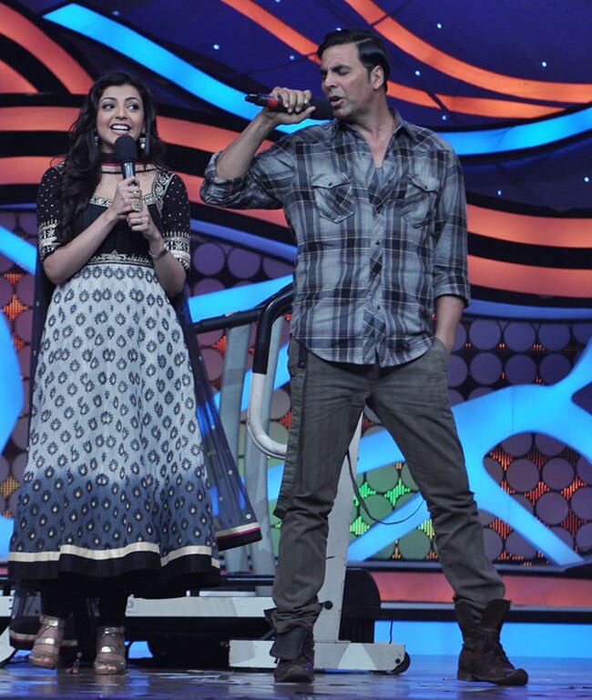 'नच बलिए' में दिखी अक्षय, काजल और अजय की तिकड़ी