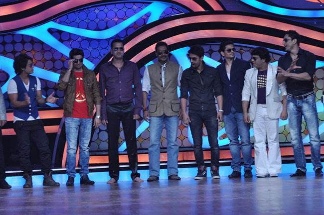 'नच बलिए' में दिखी अक्षय, काजल और अजय की तिकड़ी