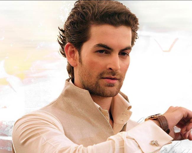 बॉलीवुड के 15 कुंवारे, जिनके पीछे लट्टू हैं लड़कियां | नील-सोनल का किस