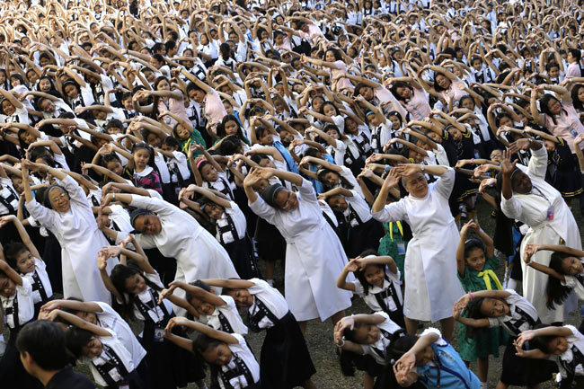 वन बिलियन राइजिंग कैंपेन से जुड़ी दुनिया