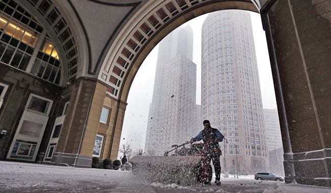 अमेरिका में बर्फीले तूफान का कहर, हजारों घरों की बिजली गुल