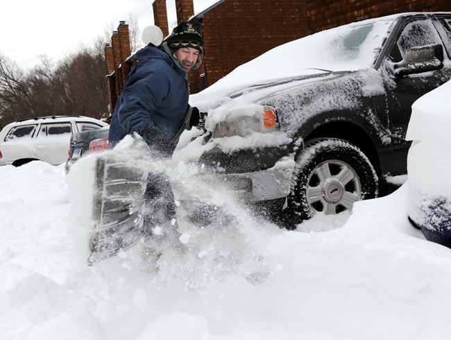 अमेरिका में बर्फीले तूफान का कहर, हजारों घरों की बिजली गुल