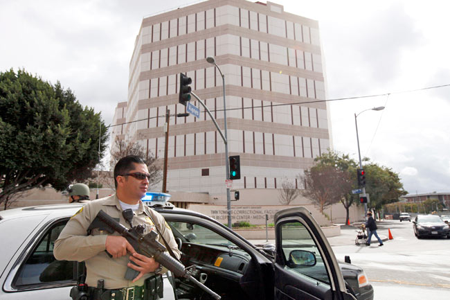 अमेरिका में बर्फीले तूफान का कहर, हजारों घरों की बिजली गुल