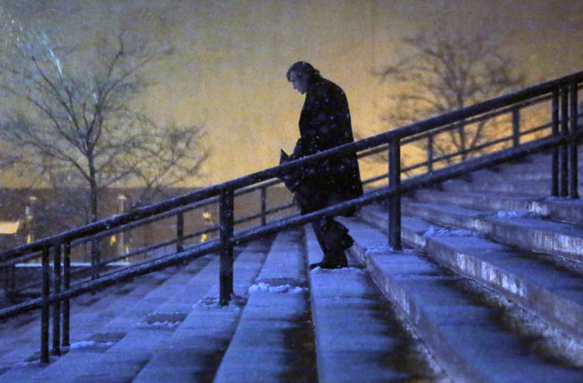 अमेरिका में बर्फीले तूफान का कहर, हजारों घरों की बिजली गुल