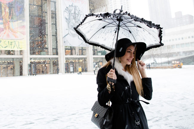 अमेरिका में बर्फीले तूफान का कहर, हजारों घरों की बिजली गुल