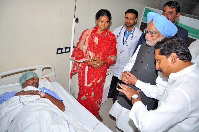 हैदराबाद पहुंचे PM, धमाके में हुए घायलों से की मुलाकात