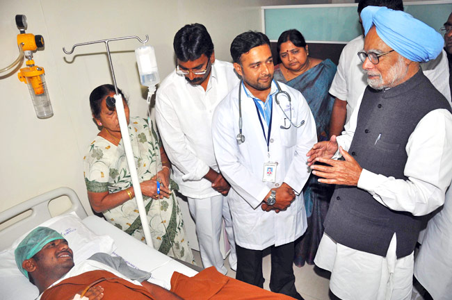 हैदराबाद पहुंचे PM, धमाके में हुए घायलों से की मुलाकात