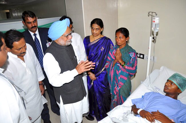 हैदराबाद पहुंचे PM, धमाके में हुए घायलों से की मुलाकात