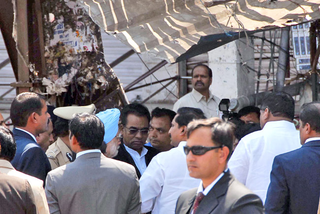 हैदराबाद पहुंचे PM, धमाके में हुए घायलों से की मुलाकात