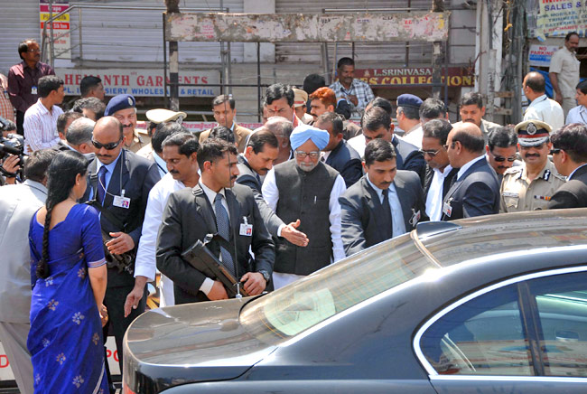 हैदराबाद पहुंचे PM, धमाके में हुए घायलों से की मुलाकात