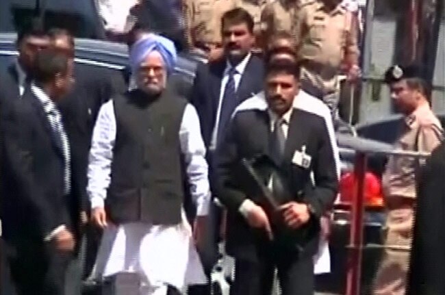 24 फरवरी 2013: तस्‍वीरों में दिनभर की अहम खबरें