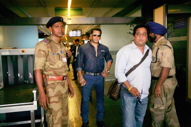 सेलेब्रिटी क्रिकेट लीग के लिए सलमान चले दुबई