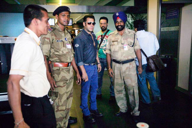 सेलेब्रिटी क्रिकेट लीग के लिए सलमान चले दुबई