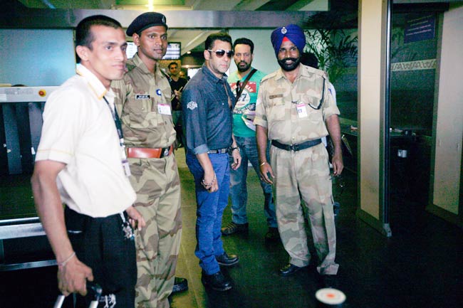 सेलेब्रिटी क्रिकेट लीग के लिए सलमान चले दुबई