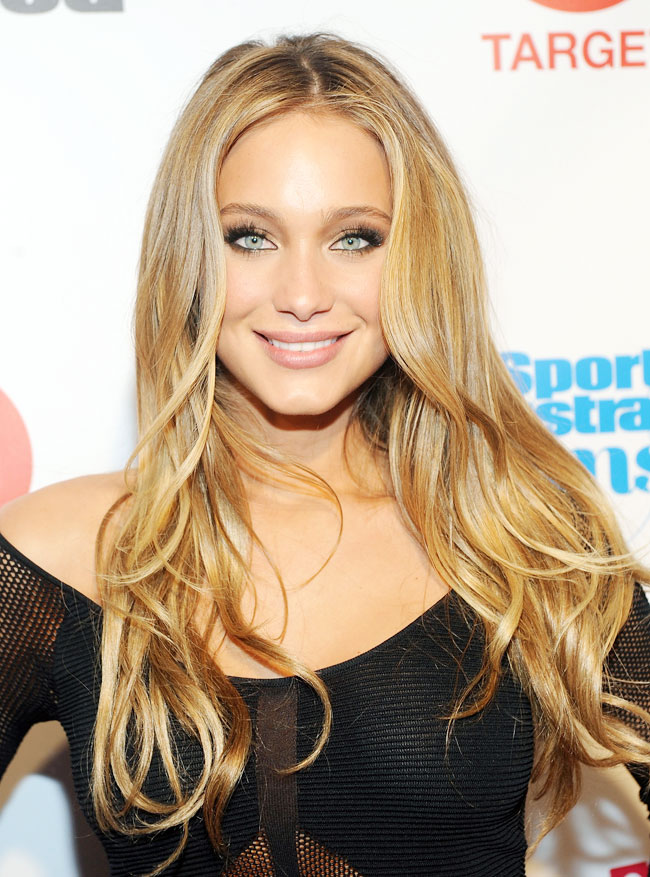 पत्रिका के कवर पर केट अपटन के जलवे | न्यूड से परहेज नहीं