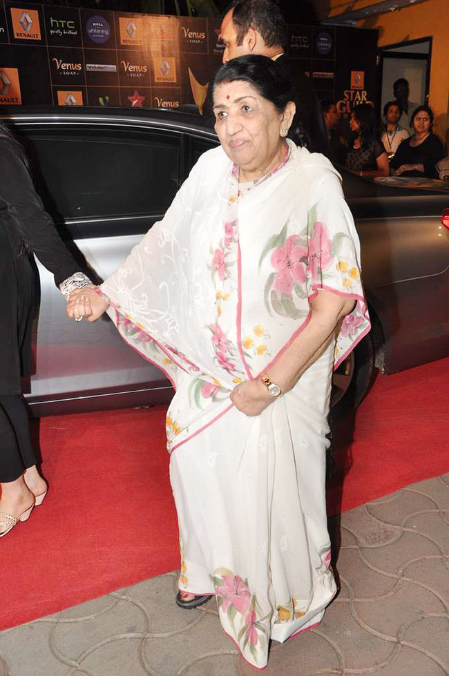 स्टार गिल्ड अवार्ड्स: रेड कार्पेट पर चमके सितारे | साहब, बीवी और...