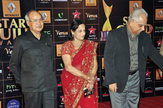 स्टार गिल्ड अवार्ड्स: रेड कार्पेट पर चमके सितारे | साहब, बीवी और...