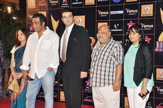 स्टार गिल्ड अवार्ड्स: रेड कार्पेट पर चमके सितारे | साहब, बीवी और...