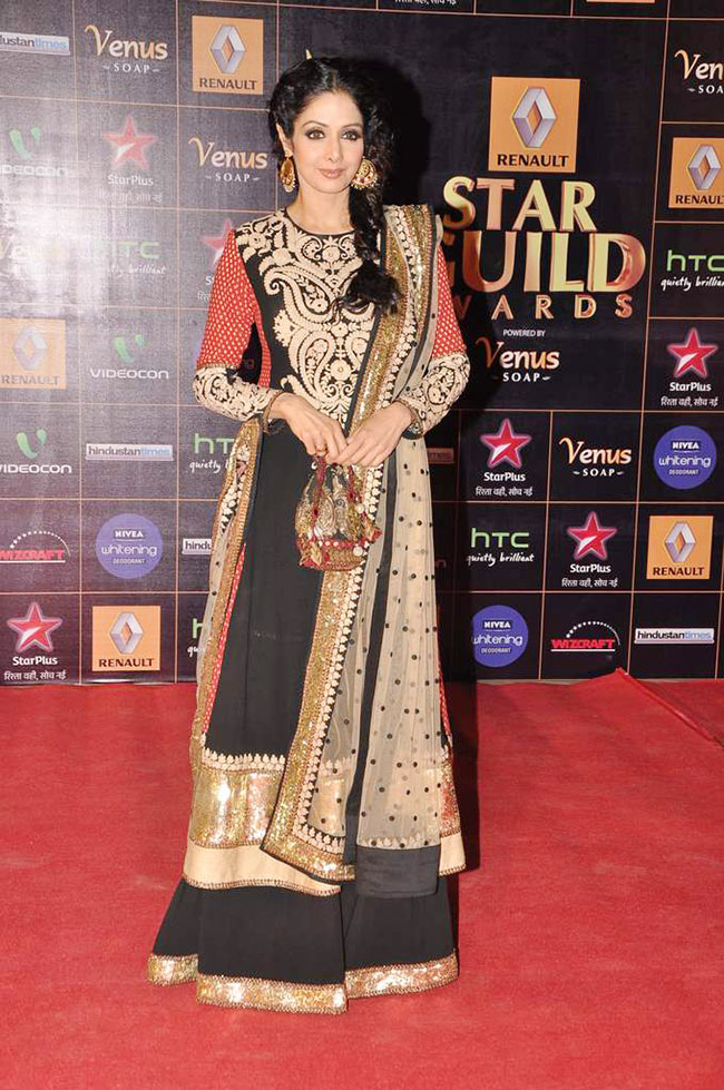 स्टार गिल्ड अवार्ड्स: रेड कार्पेट पर चमके सितारे | साहब, बीवी और...