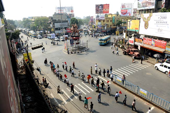तस्वीरों में भारत बंद का पहला दिन । भारत बंद