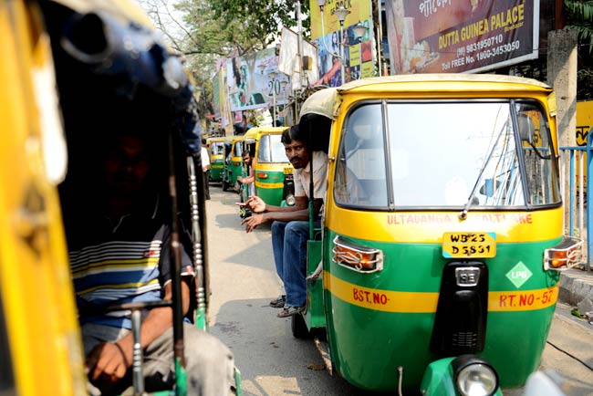 तस्वीरों में भारत बंद का पहला दिन । भारत बंद