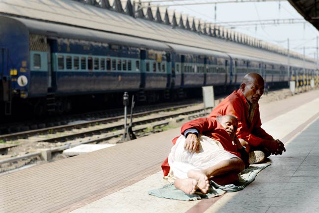 तस्वीरों में भारत बंद का पहला दिन । भारत बंद