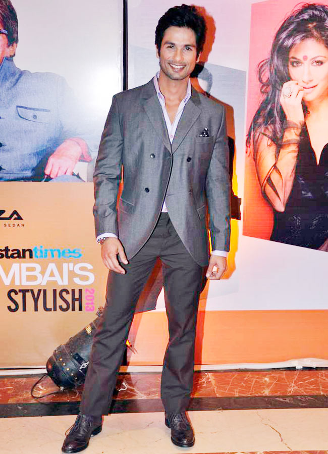 जब समारोह में जुटे सबसे स्‍टाइलिश सितारे | बोल्‍ड होती बालाएं