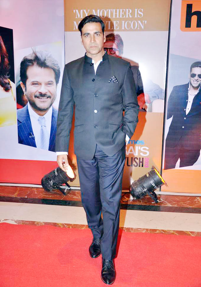 जब समारोह में जुटे सबसे स्‍टाइलिश सितारे | बोल्‍ड होती बालाएं