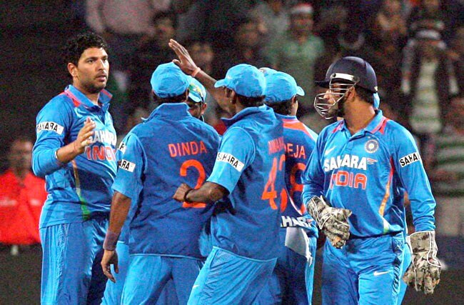 16 फरवरी 2013: तस्वीरों में दिनभर की बड़ी खबरें