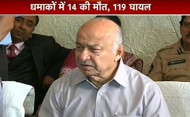 हैदराबाद ब्लास्टः शिंदे ने लिया घटनास्थल का जायजा