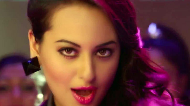 'थैंक गॉड इट्स फ्राइडे' में आइटम सोनाक्षी  | बोल्ड हसीनाएं