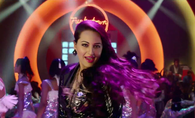 'थैंक गॉड इट्स फ्राइडे' में आइटम सोनाक्षी  | बोल्ड हसीनाएं