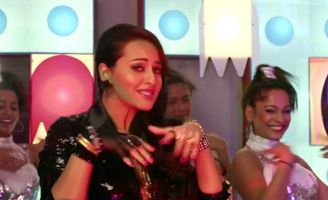 'थैंक गॉड इट्स फ्राइडे' में आइटम सोनाक्षी  | बोल्ड हसीनाएं