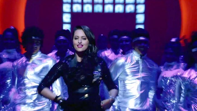 'थैंक गॉड इट्स फ्राइडे' में आइटम सोनाक्षी  | बोल्ड हसीनाएं