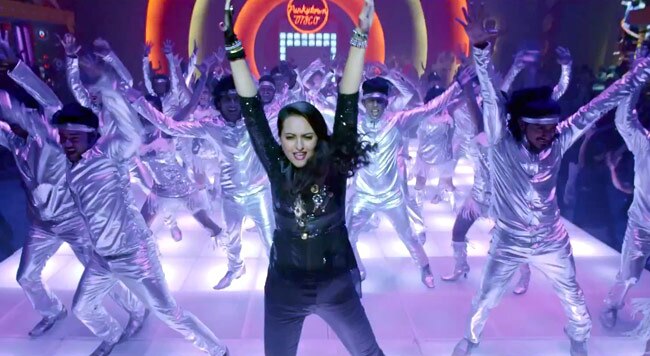 'थैंक गॉड इट्स फ्राइडे' में आइटम सोनाक्षी  | बोल्ड हसीनाएं