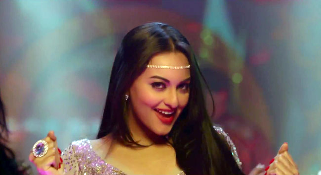 'थैंक गॉड इट्स फ्राइडे' में आइटम सोनाक्षी  | बोल्ड हसीनाएं