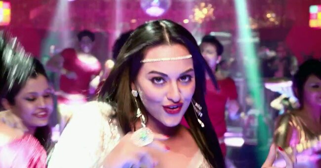 'थैंक गॉड इट्स फ्राइडे' में आइटम सोनाक्षी  | बोल्ड हसीनाएं